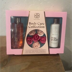 NEW Daisy Fuentes Women’s Body Care Collection Set Rose Petal Scent 6 Soap Petal